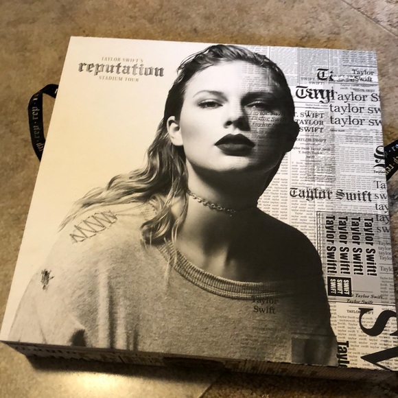 Taylor Swift Accessories - TSWIFT VIP Reputation Tour Box